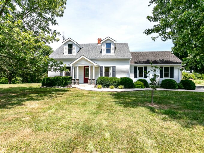 7266 Loretto Rd. – Loretto (Washington County)