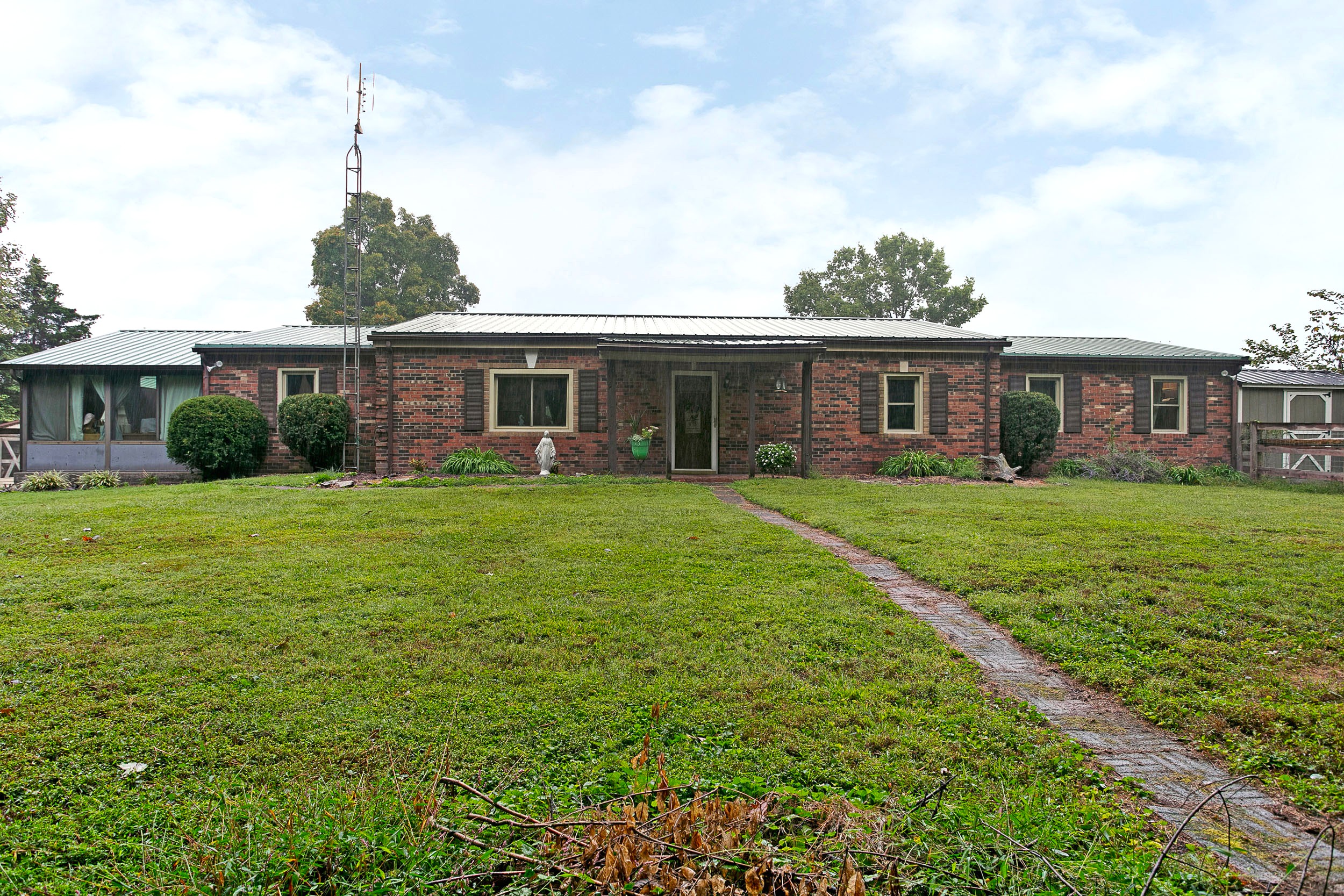 270 Rodney Clark Road – Loretto